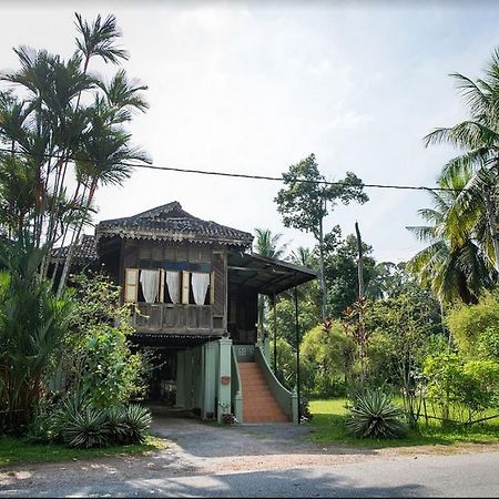 Lanai Casuarina Cempaka Sari Hotell Parit Eksteriør bilde
