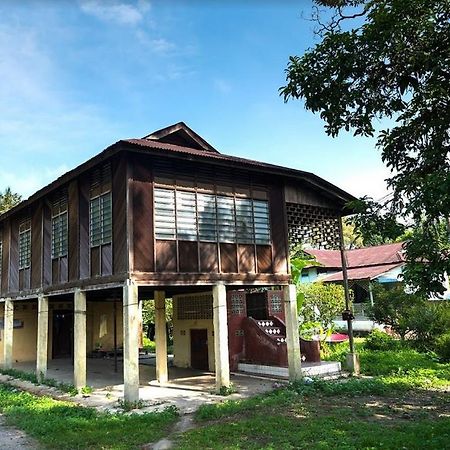 Lanai Casuarina Cempaka Sari Hotell Parit Eksteriør bilde